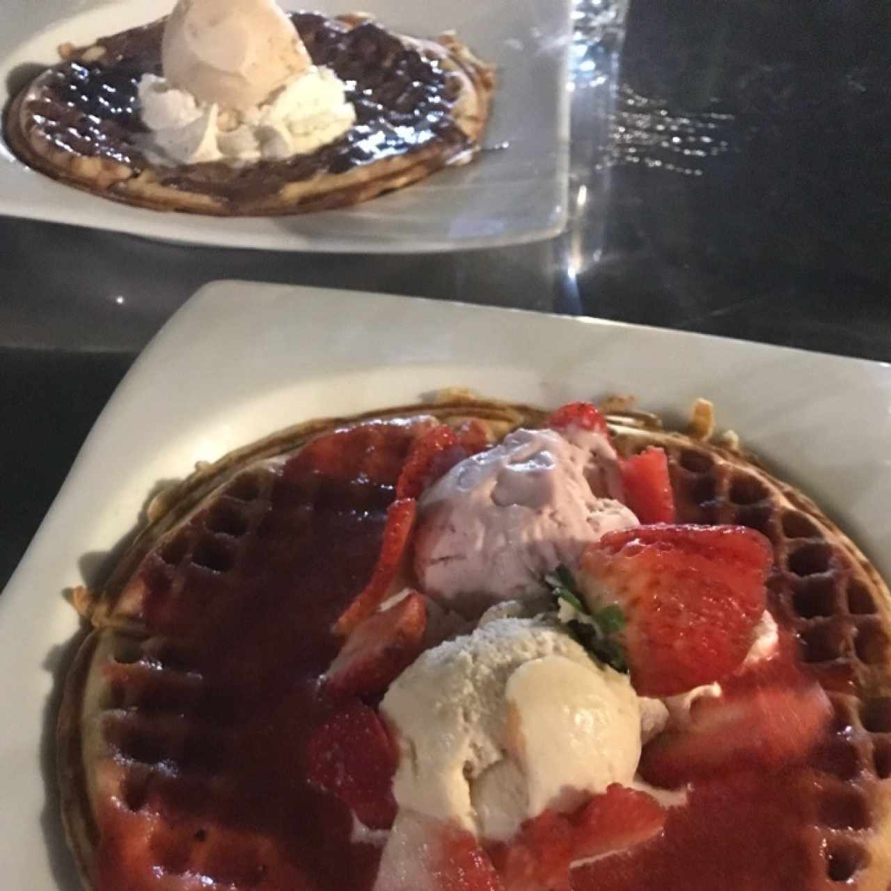 Waffles de nutella y waffle de fresa