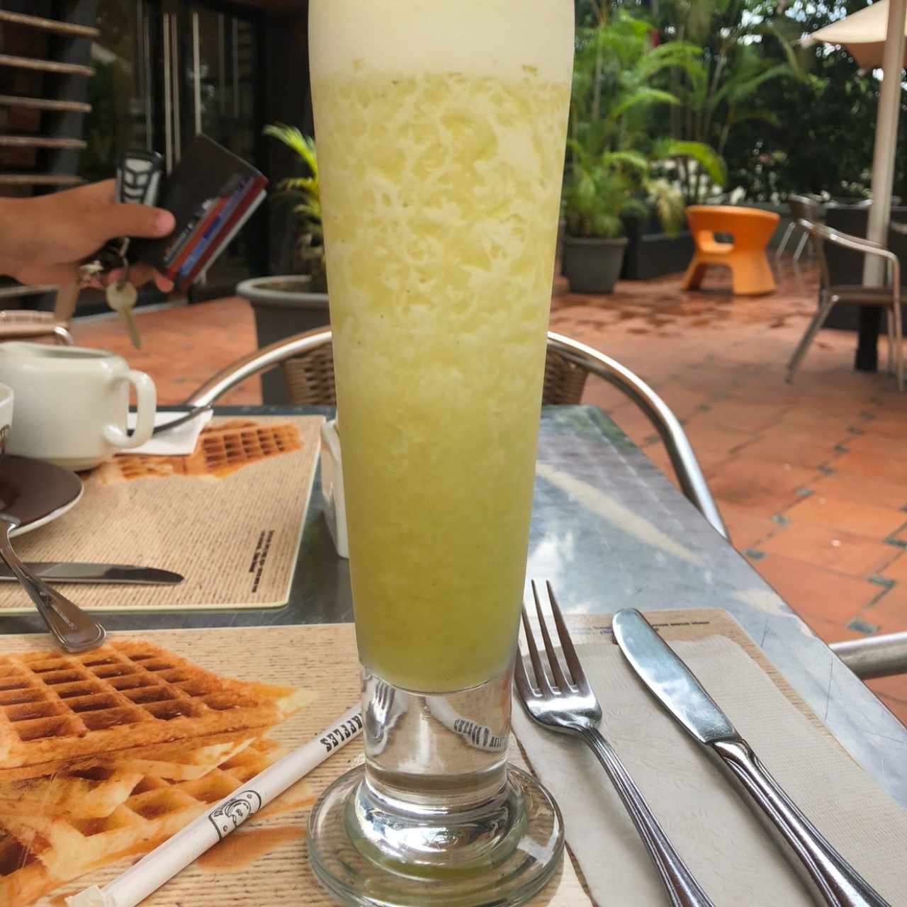 Jugo de piña, jengibre y hierbabuena