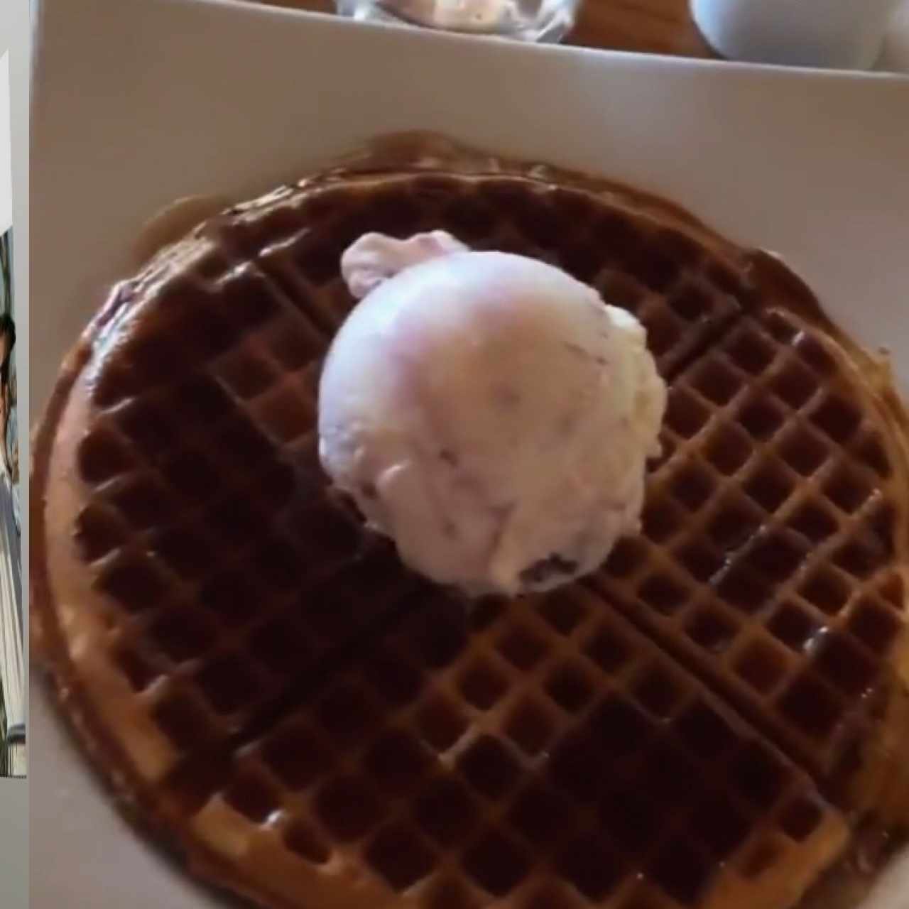 Waffle Sencillo con Helado