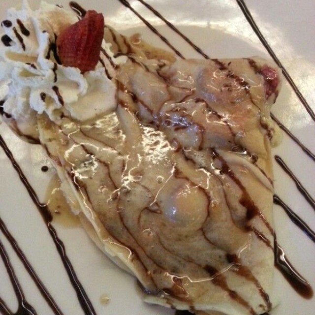 Crepe de chocolate blanco y fresaa