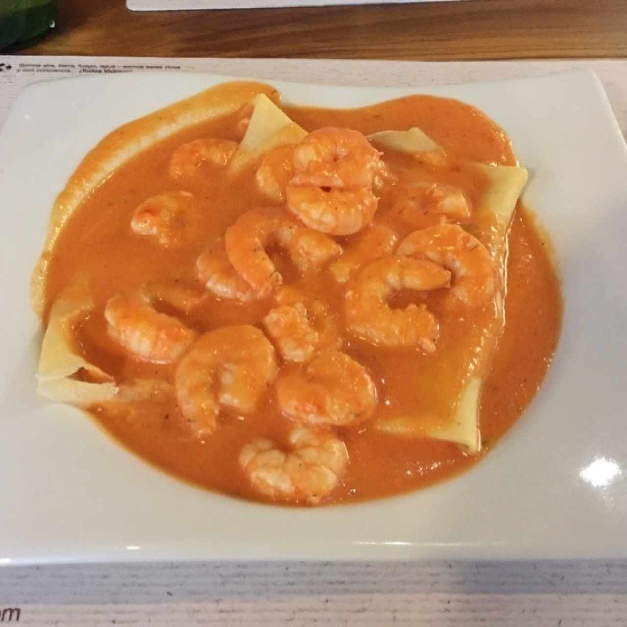 crepes de camarones en salsa de la casa