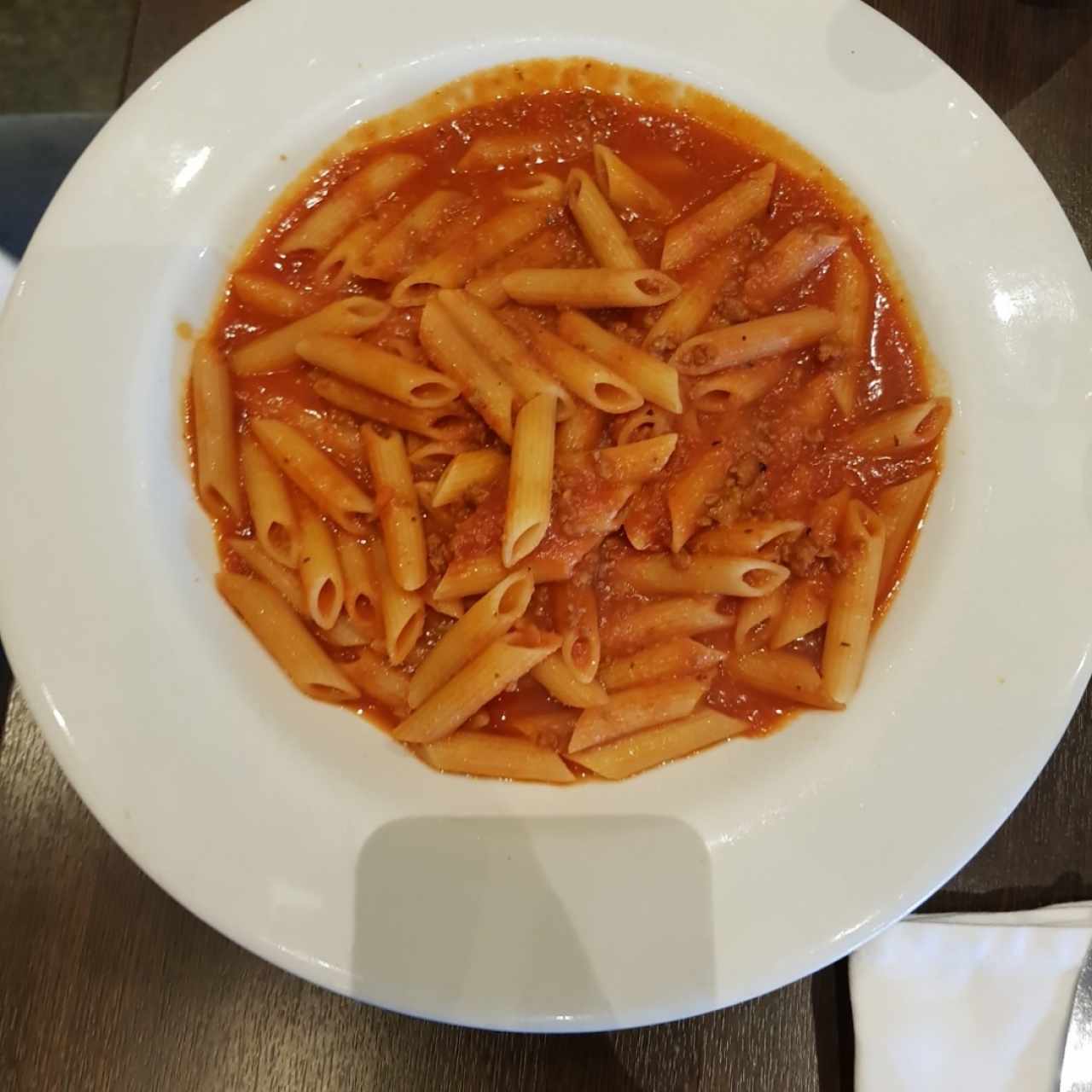 Penne boloñesa