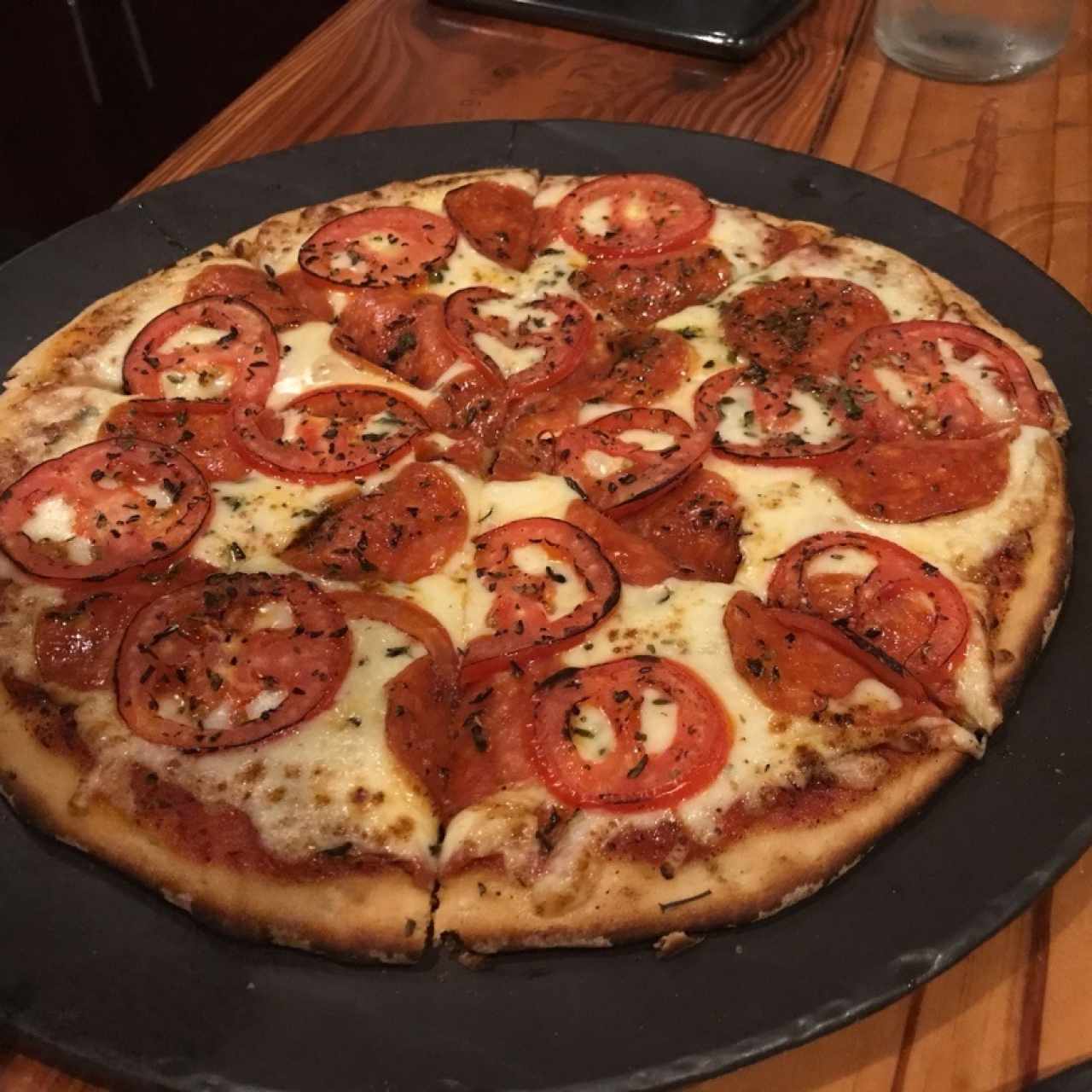 pizza peperoni y tomate