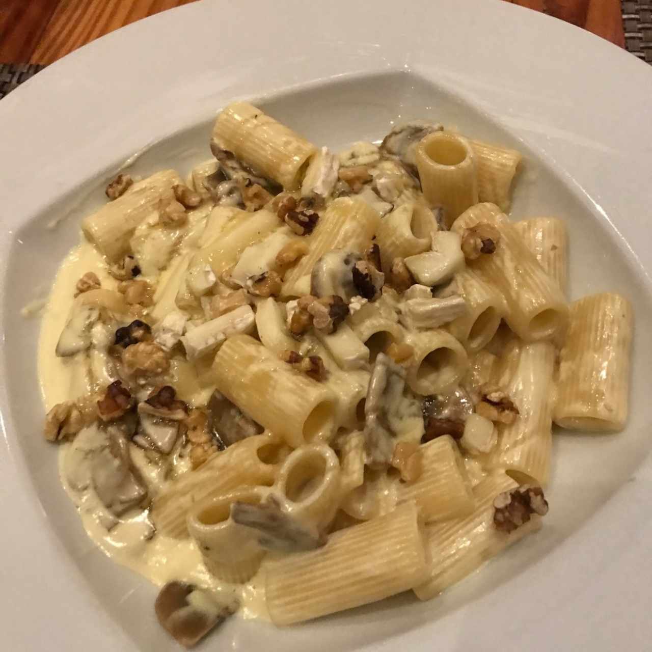 Pastas - Rigatoni con queso brie y nueces 