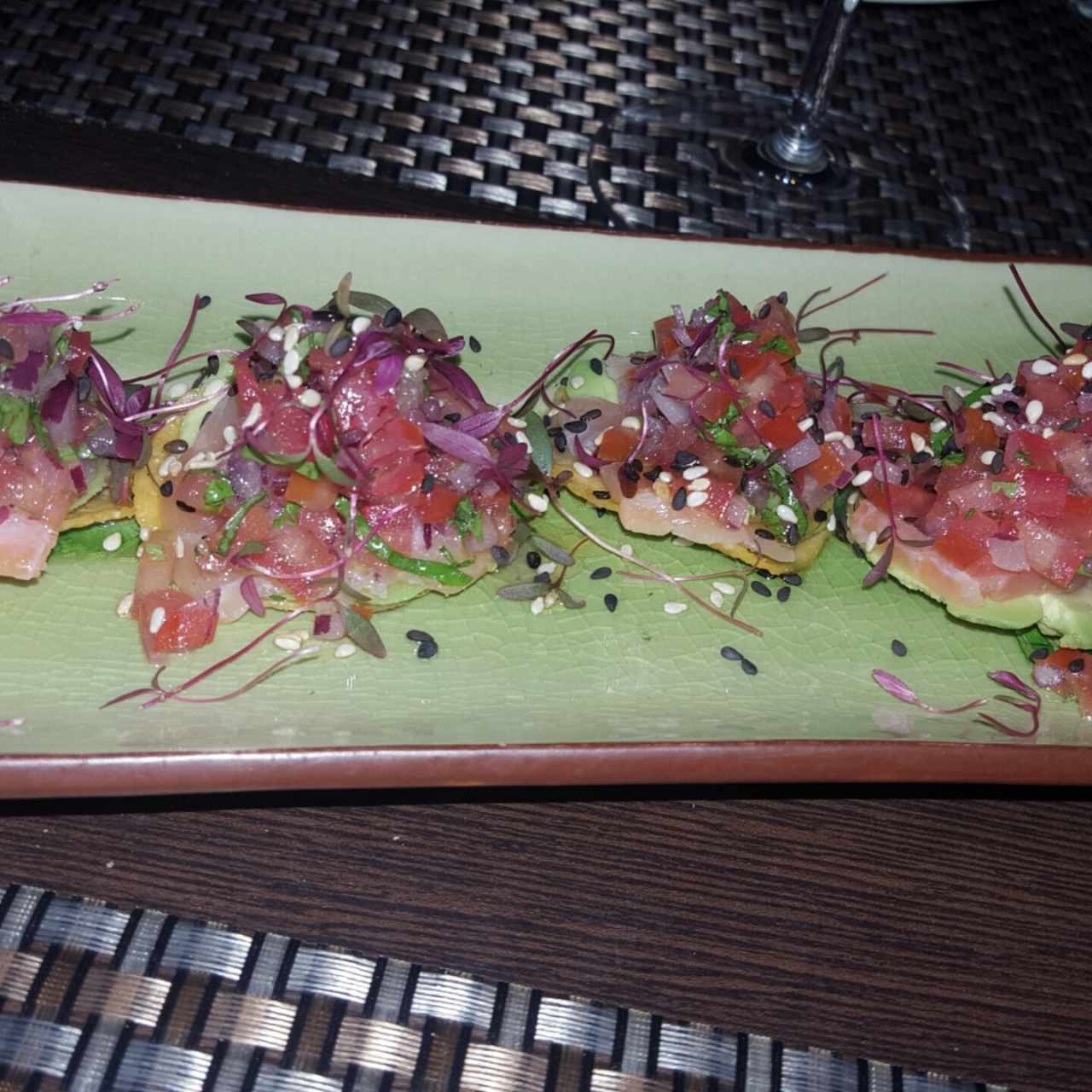 Tostadas de salmón curado