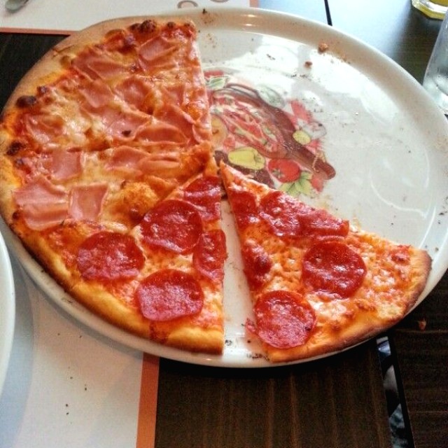 Pizza pepperoni y jamón
