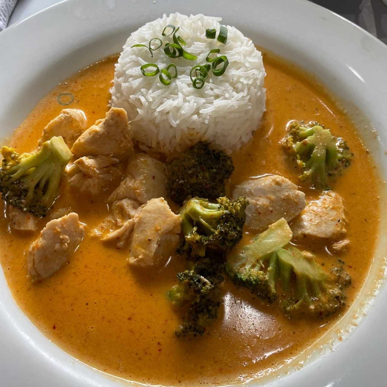 Curry red pollo