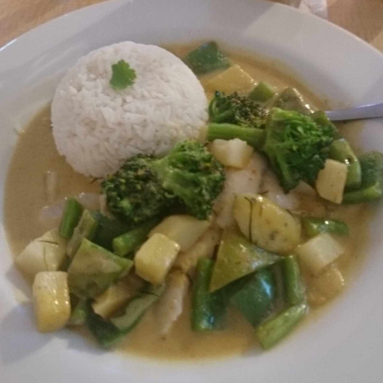 yellow curry with pescado