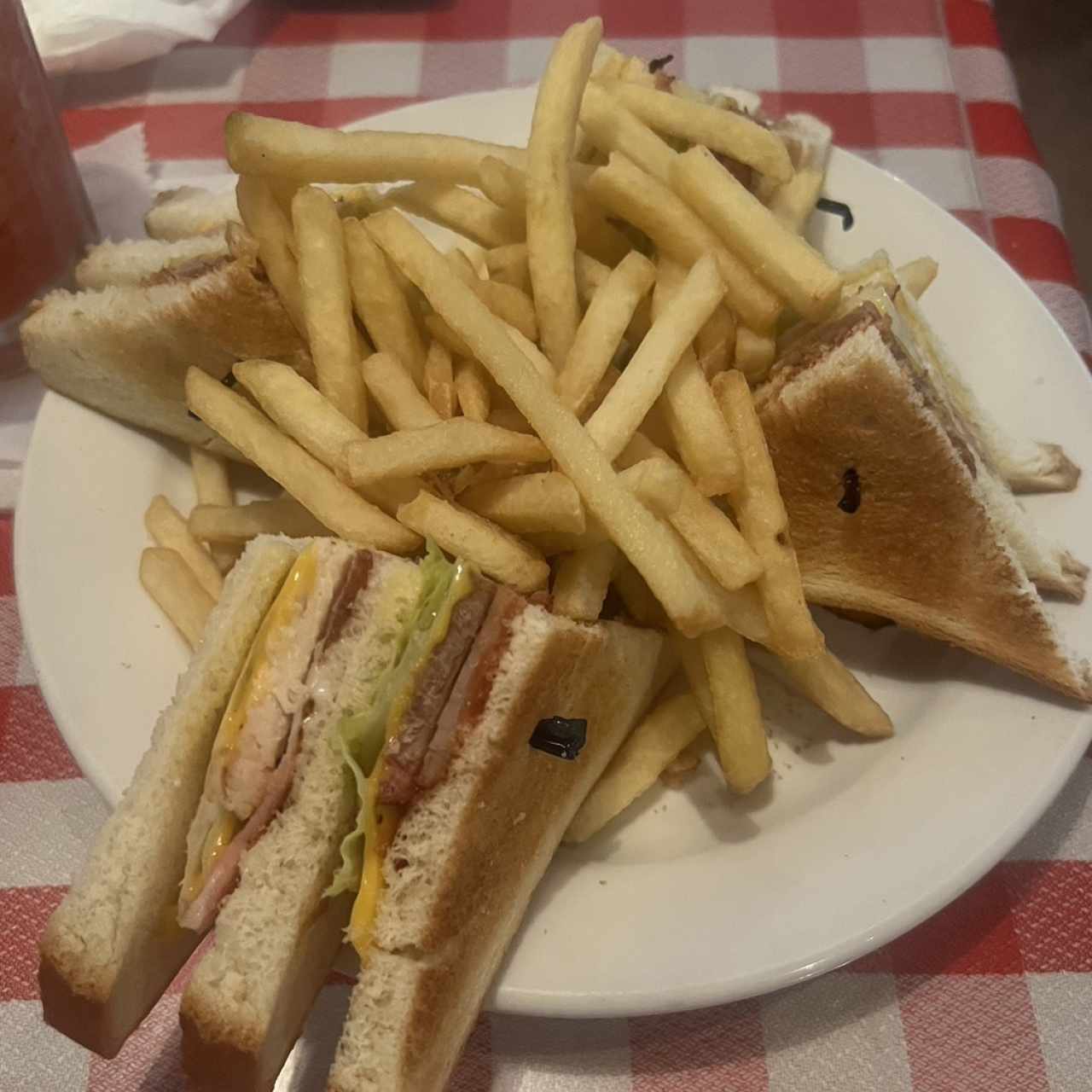 EMPAREDADOS - Club Sandwich