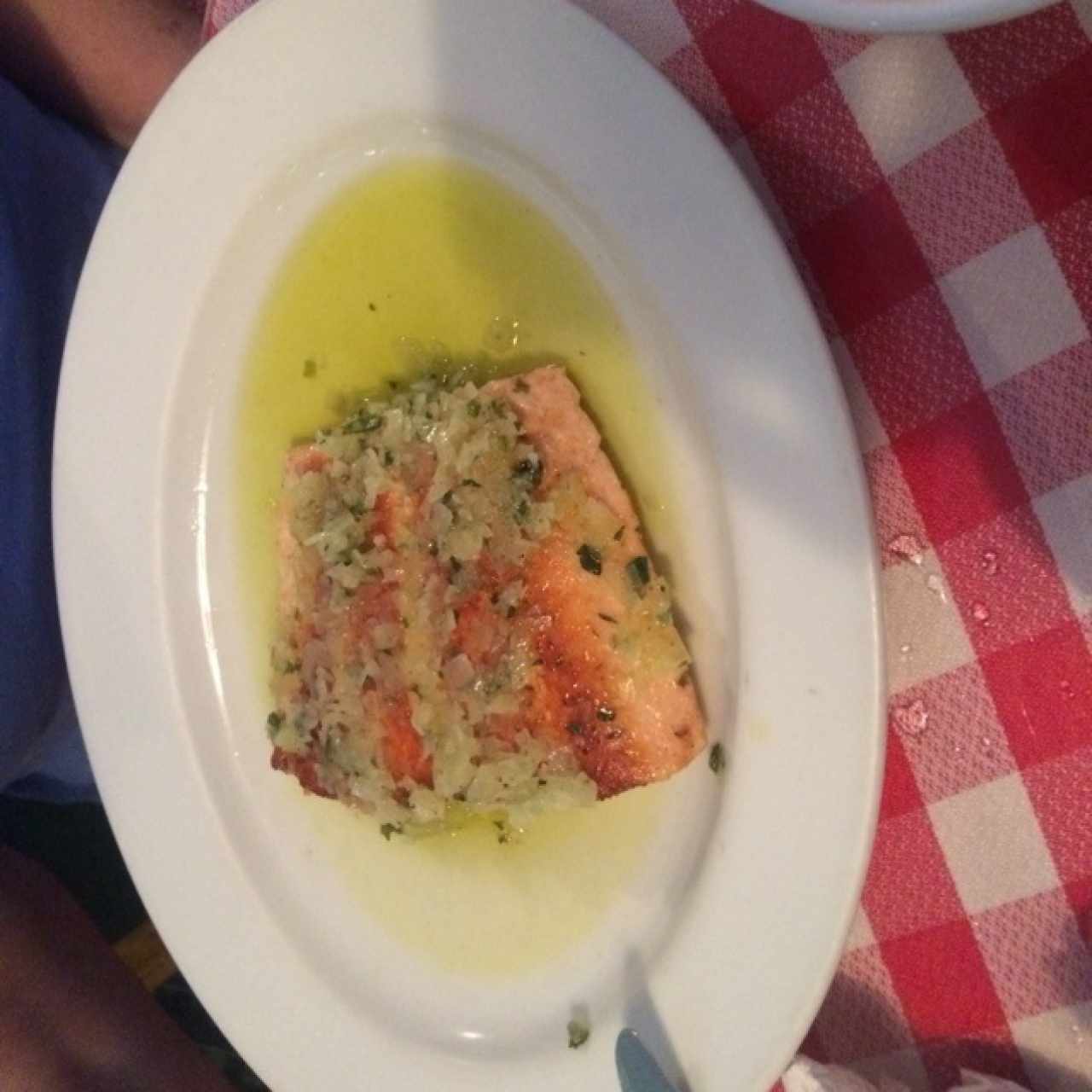 Salmon a la mantequilla con aceite de oliva