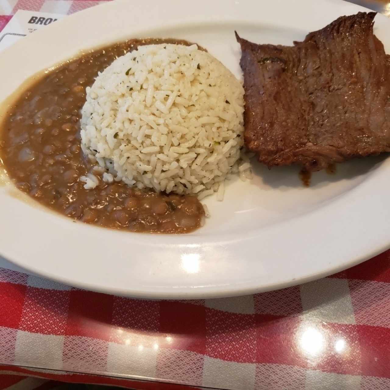 carne asada con arroz y meniestra