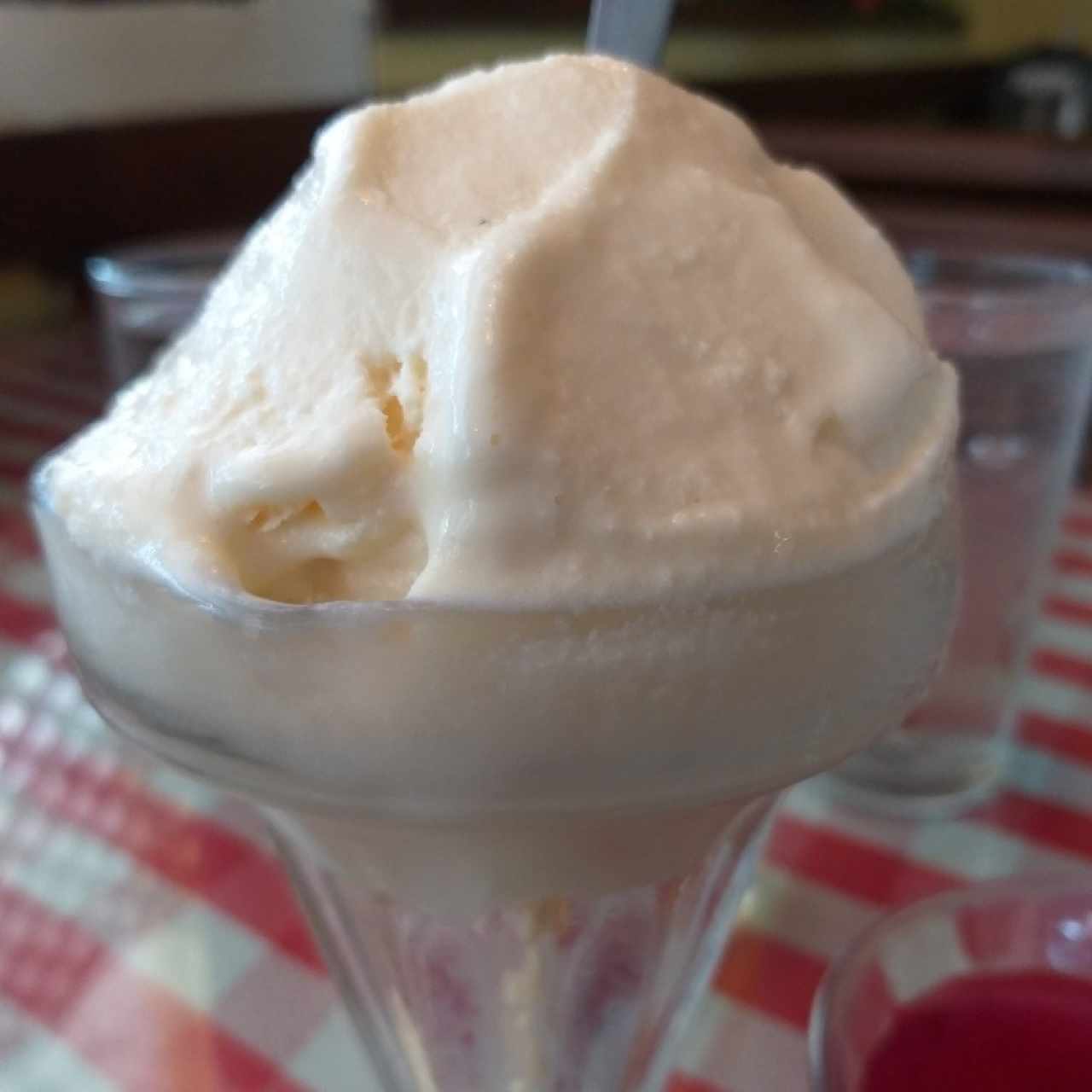 postre helado de vainilla