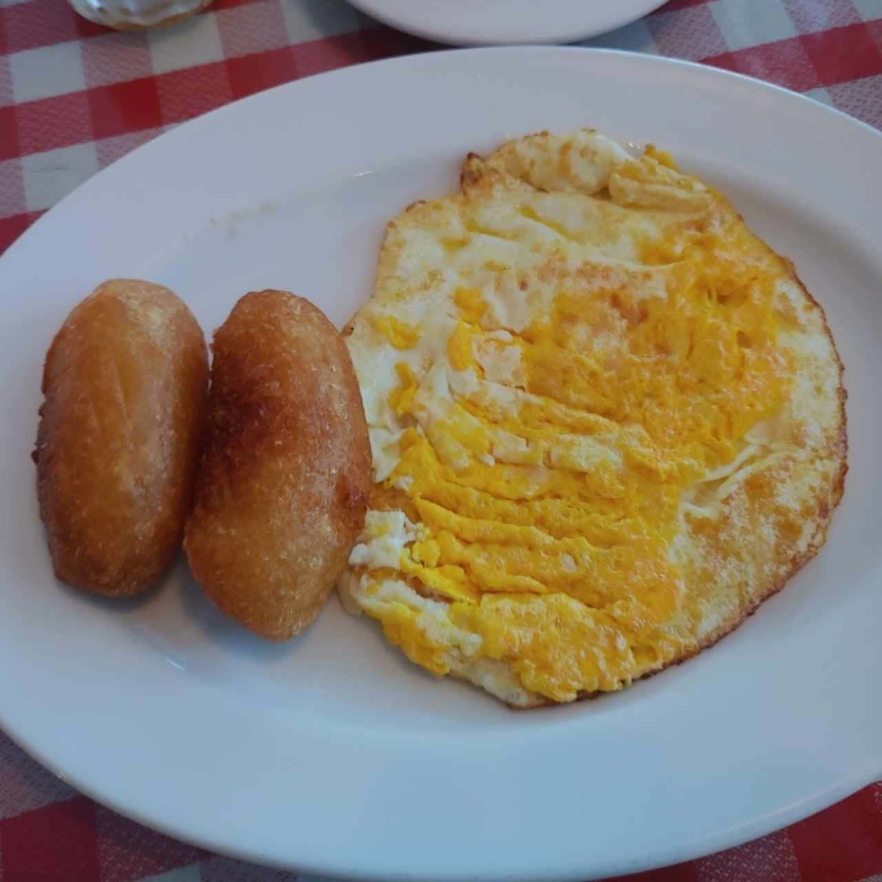 Desayunos - Huevos fritos y Carimañolas