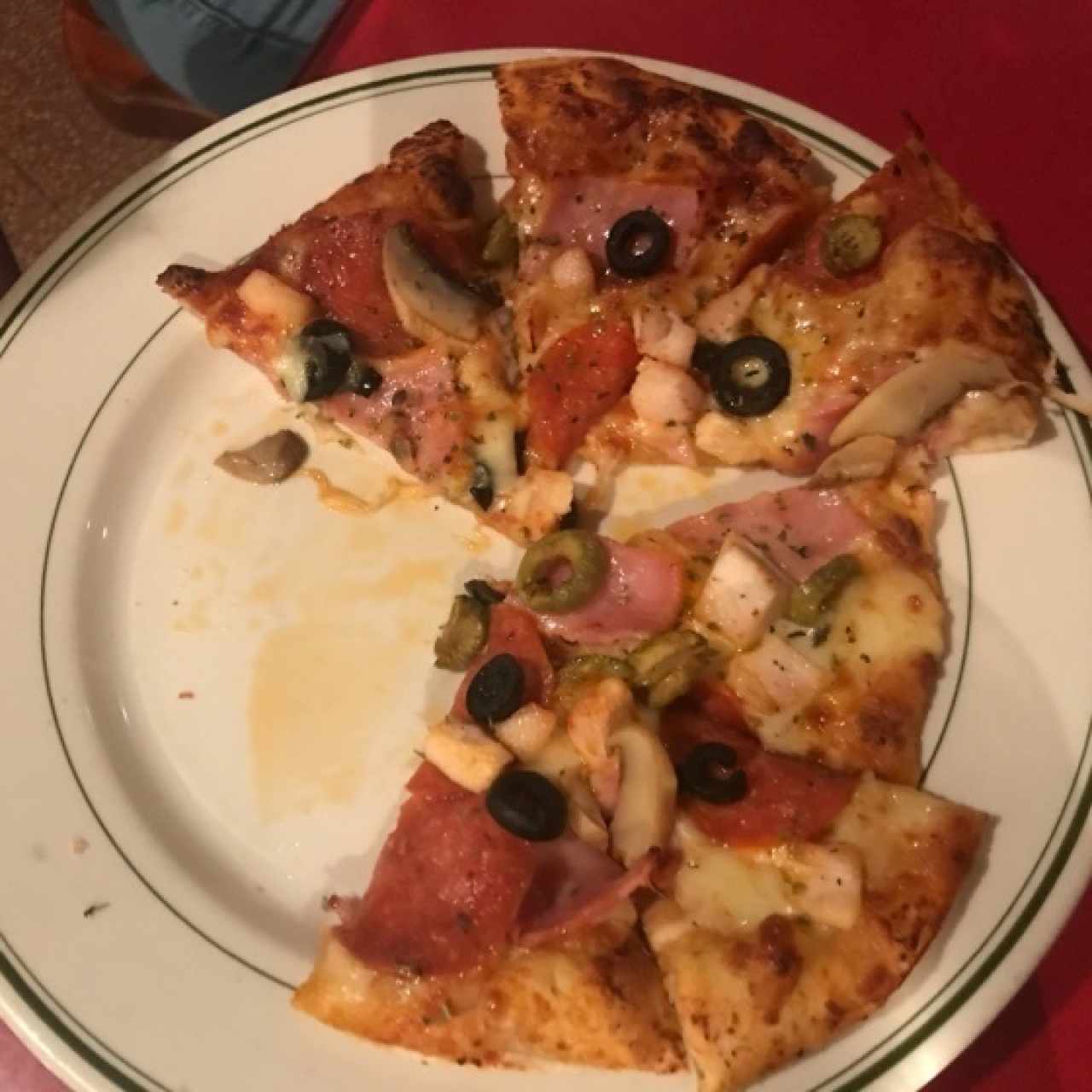 Pizza Personal Combinacion (Pollo, Jamon, Peperoni, Aceitunas Negras y Verdes, Hongos)