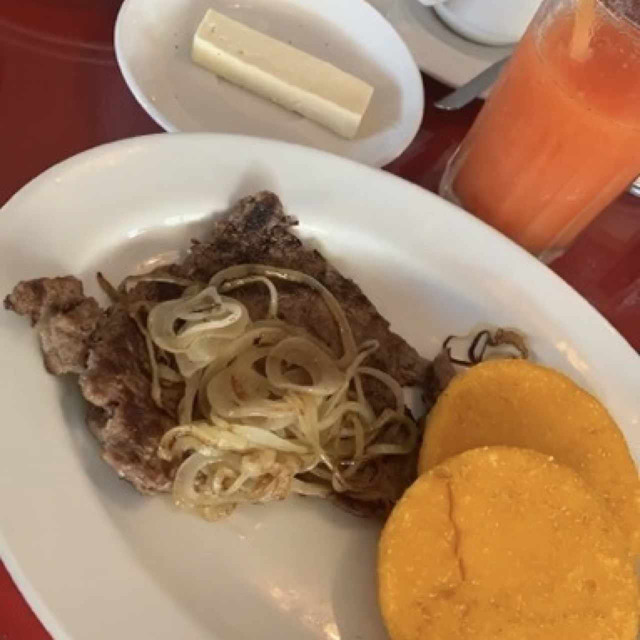 Desayunos - Bistec encebollado