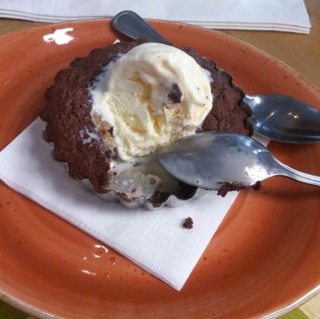 Brownie y chocolate chip con helado