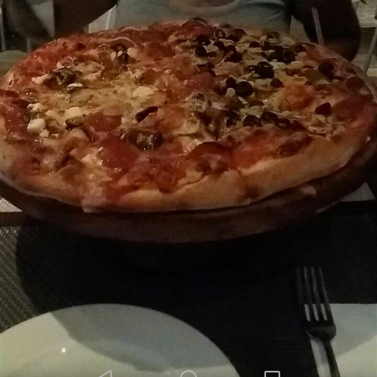 pizza mitad margarita mitad rucula