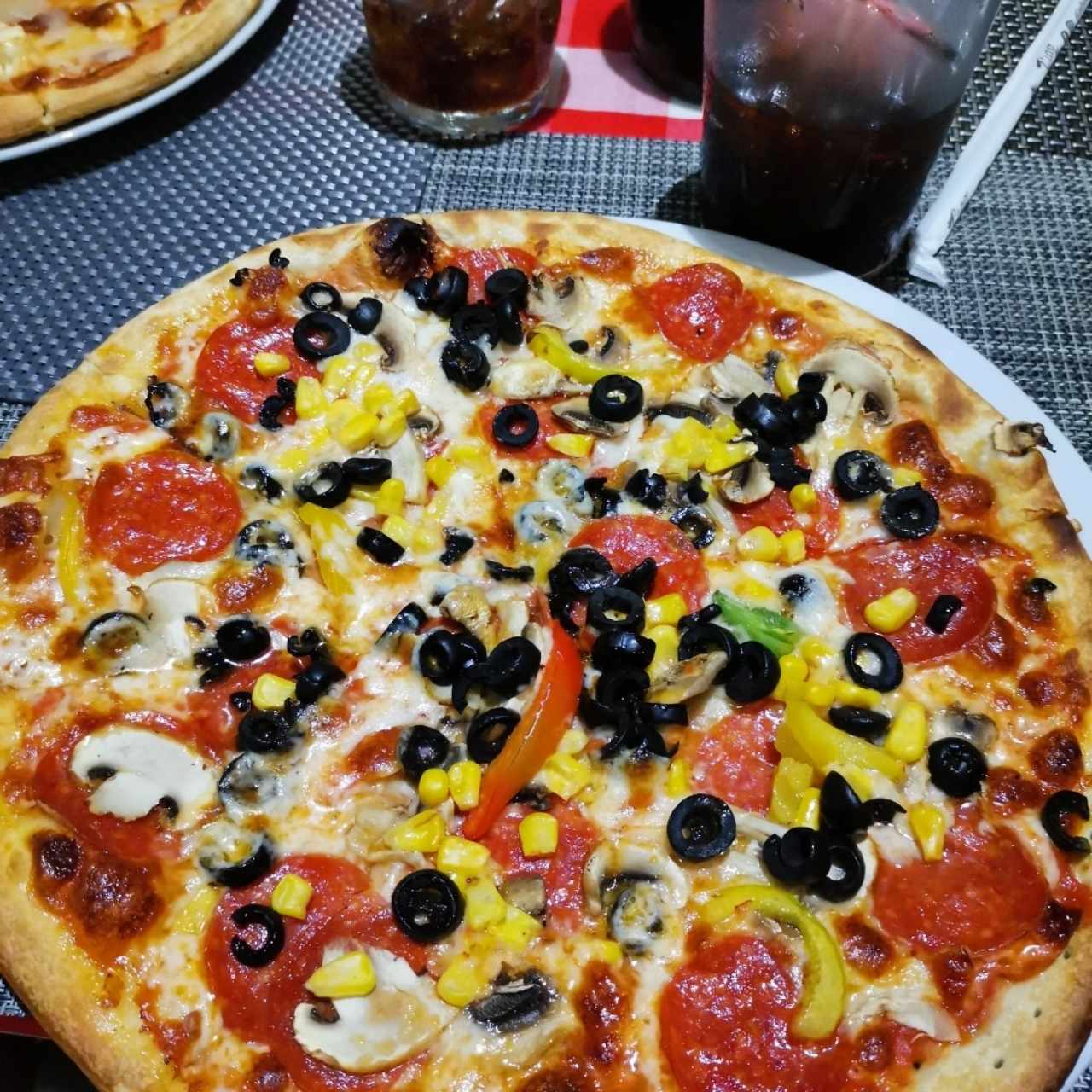 Rústica pizza mediana