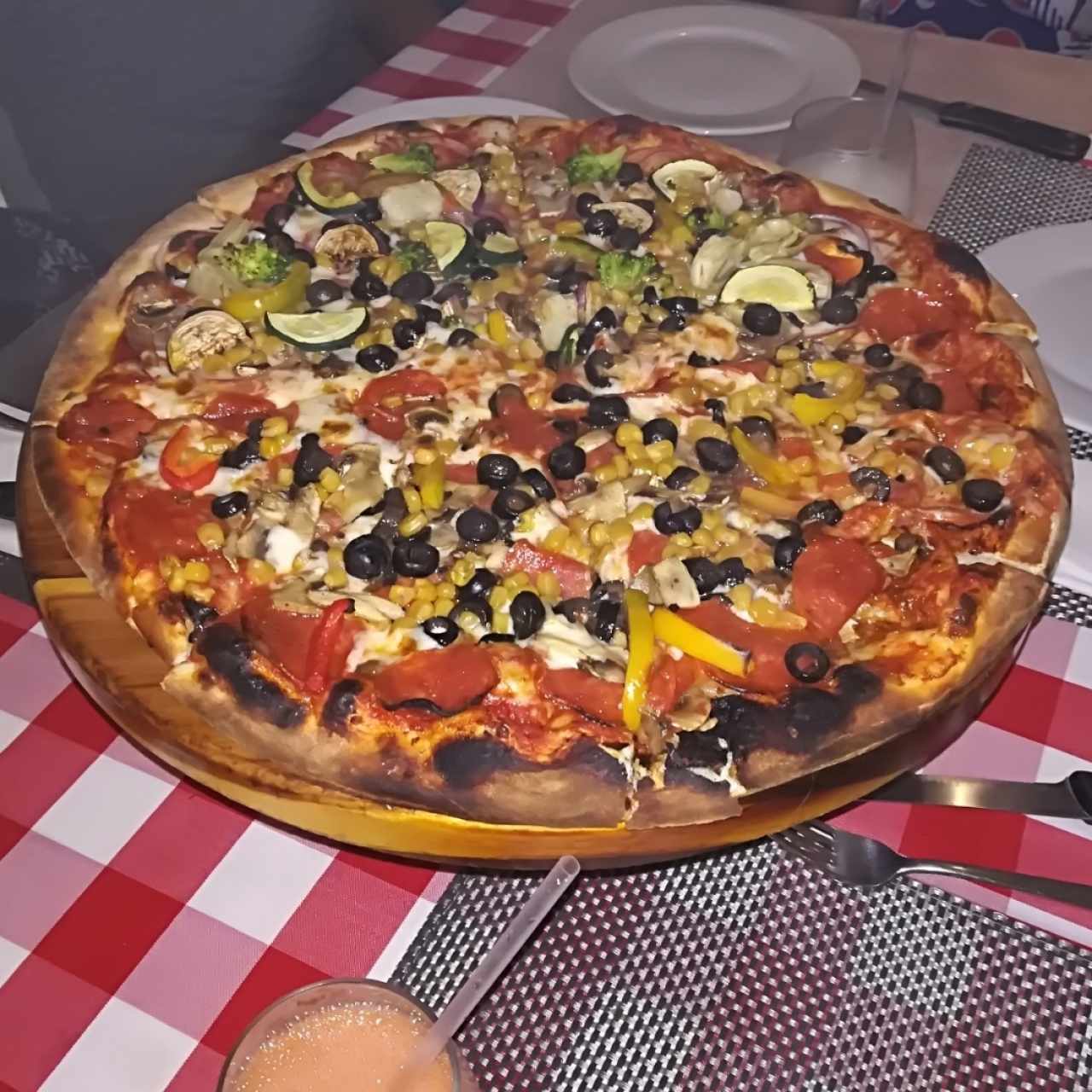 pizza vegetariana de un lado, del otro no recuerdo