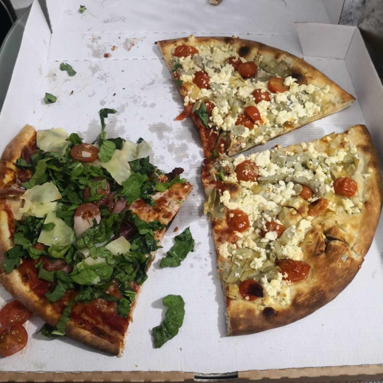 Pizza italiana y pizza premium rucula