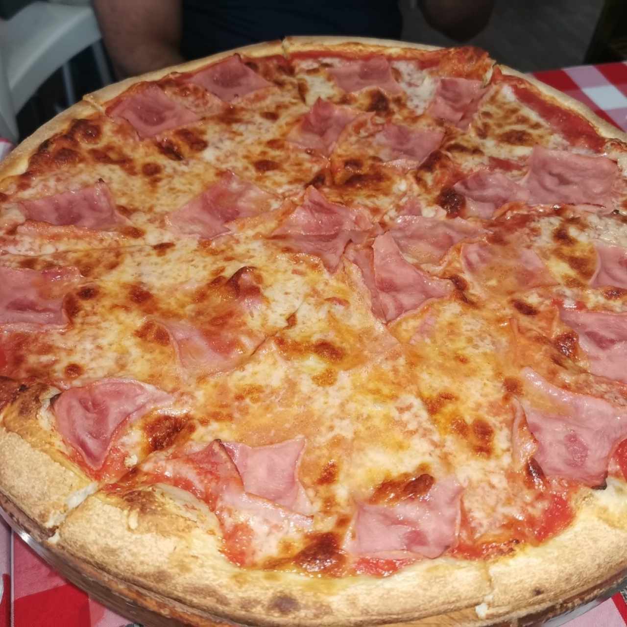 pizza de prossiutto y jamón 