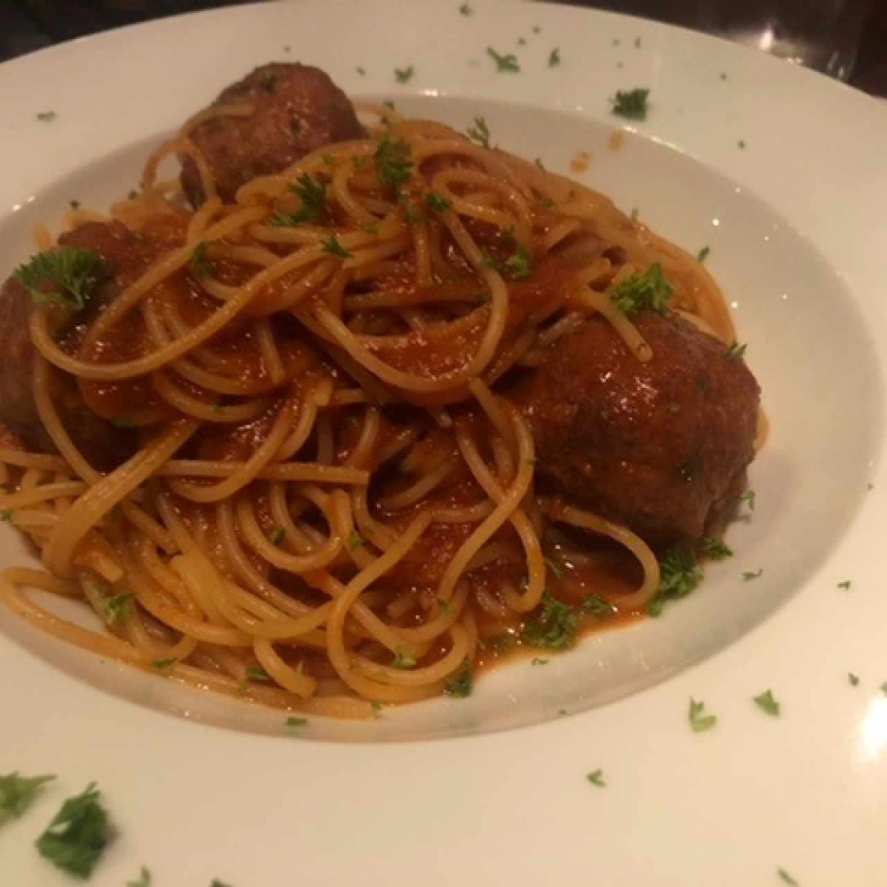 Spaghetti con Albóndigas de la Nonna y Pomodoro