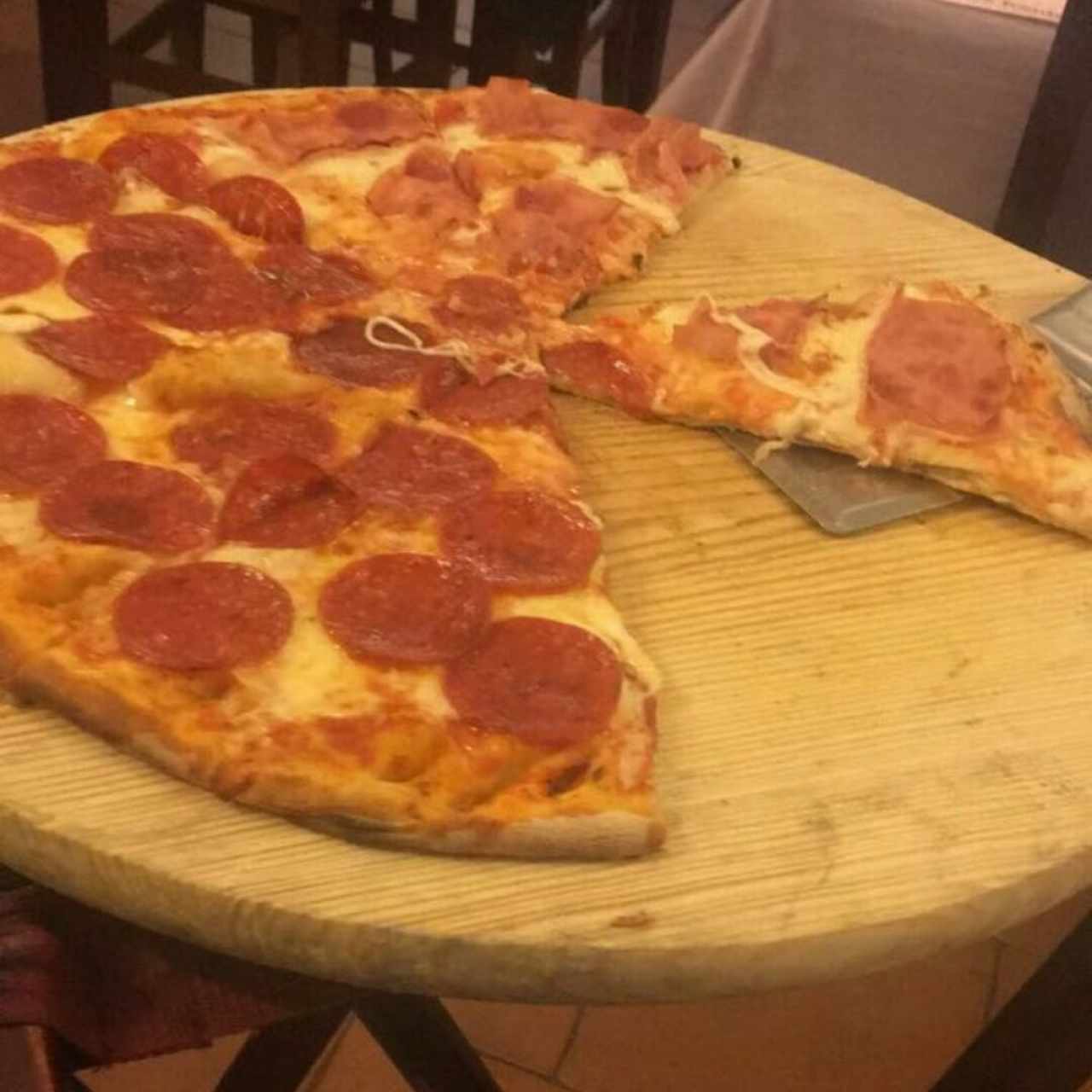 PIZZA mitad pepperoni mitad jamón 