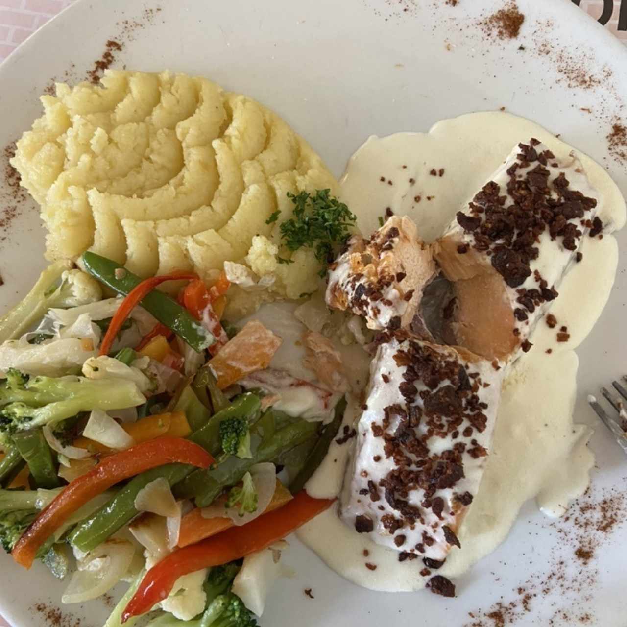 Salmón con queso cabra.