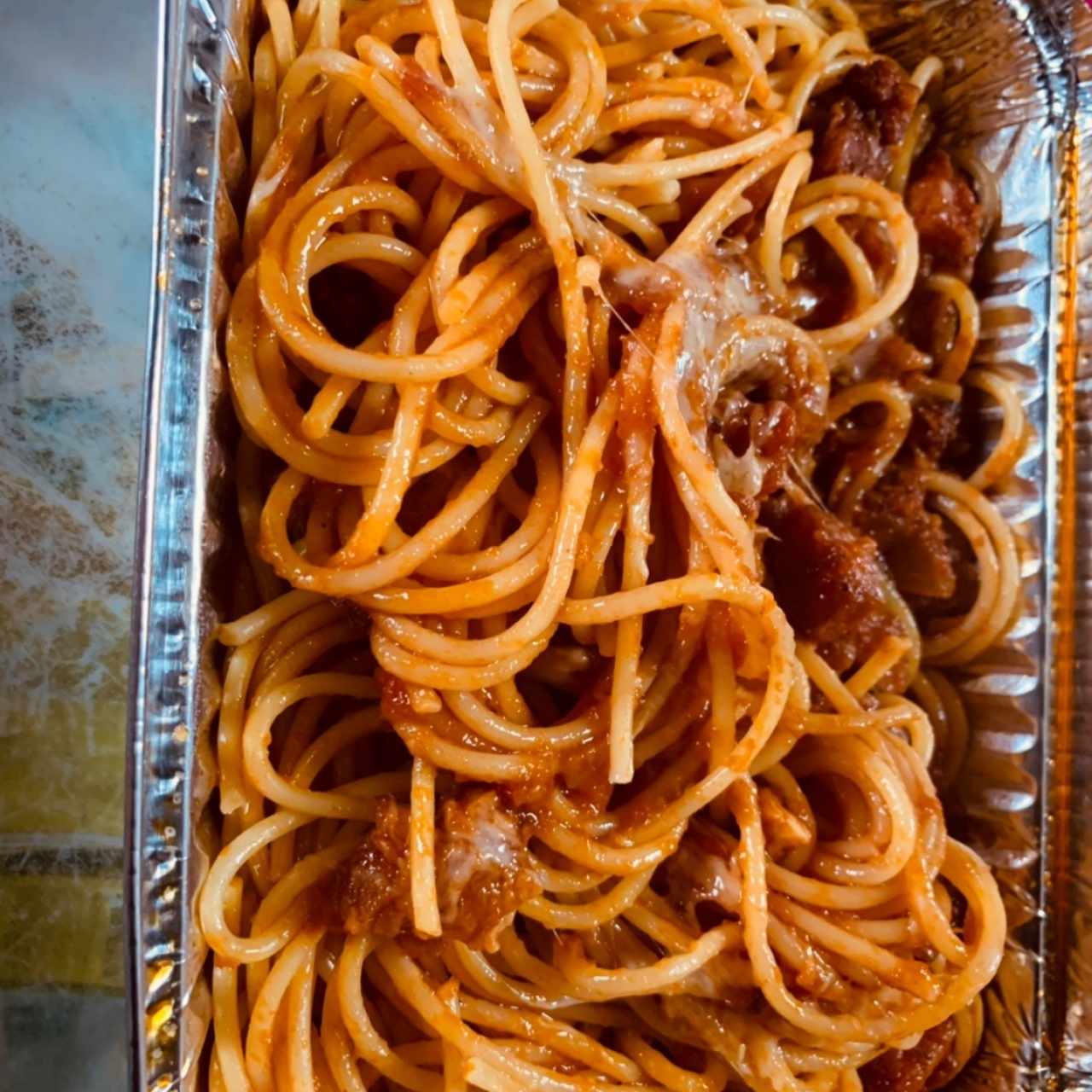 Spaghetti all’Amatruciana (Cebolla y Tocino Ahumado en Salsa Roja) 