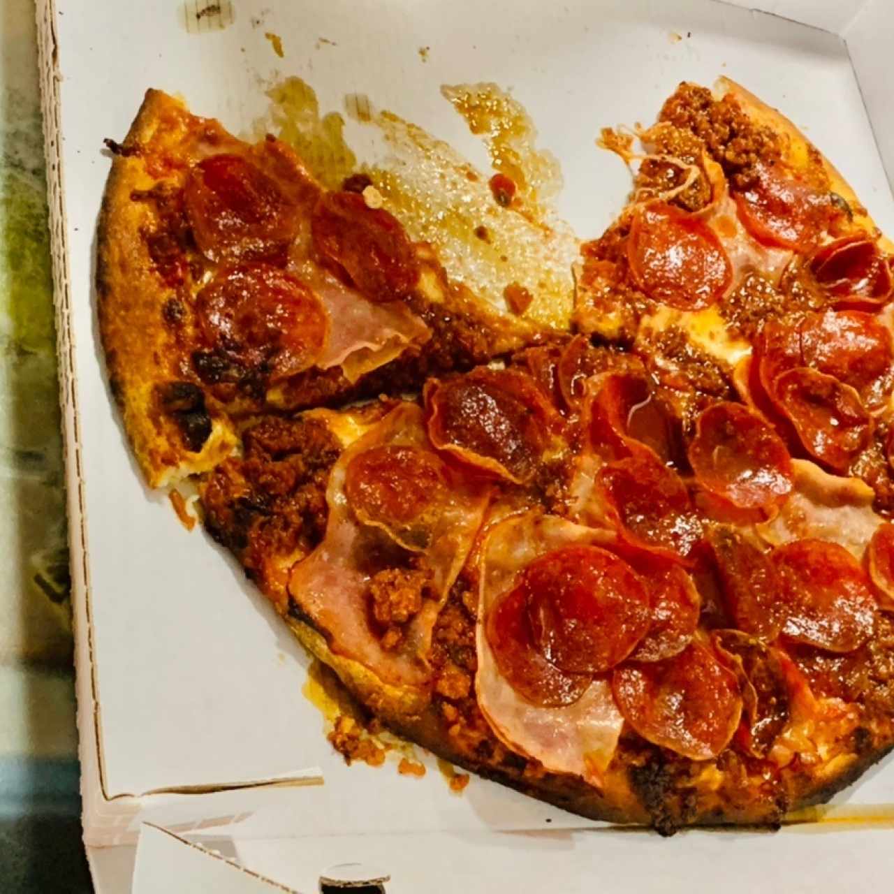 Pizza Bolognese con Pepperoni y Jamón 