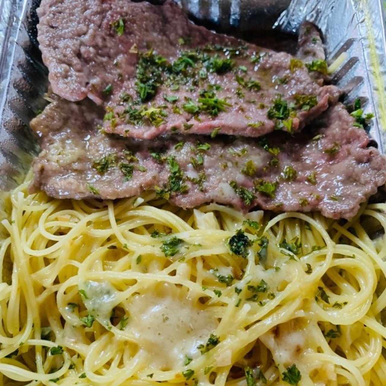 Escalopine de Carne al Limone con Spaghettini al Olio