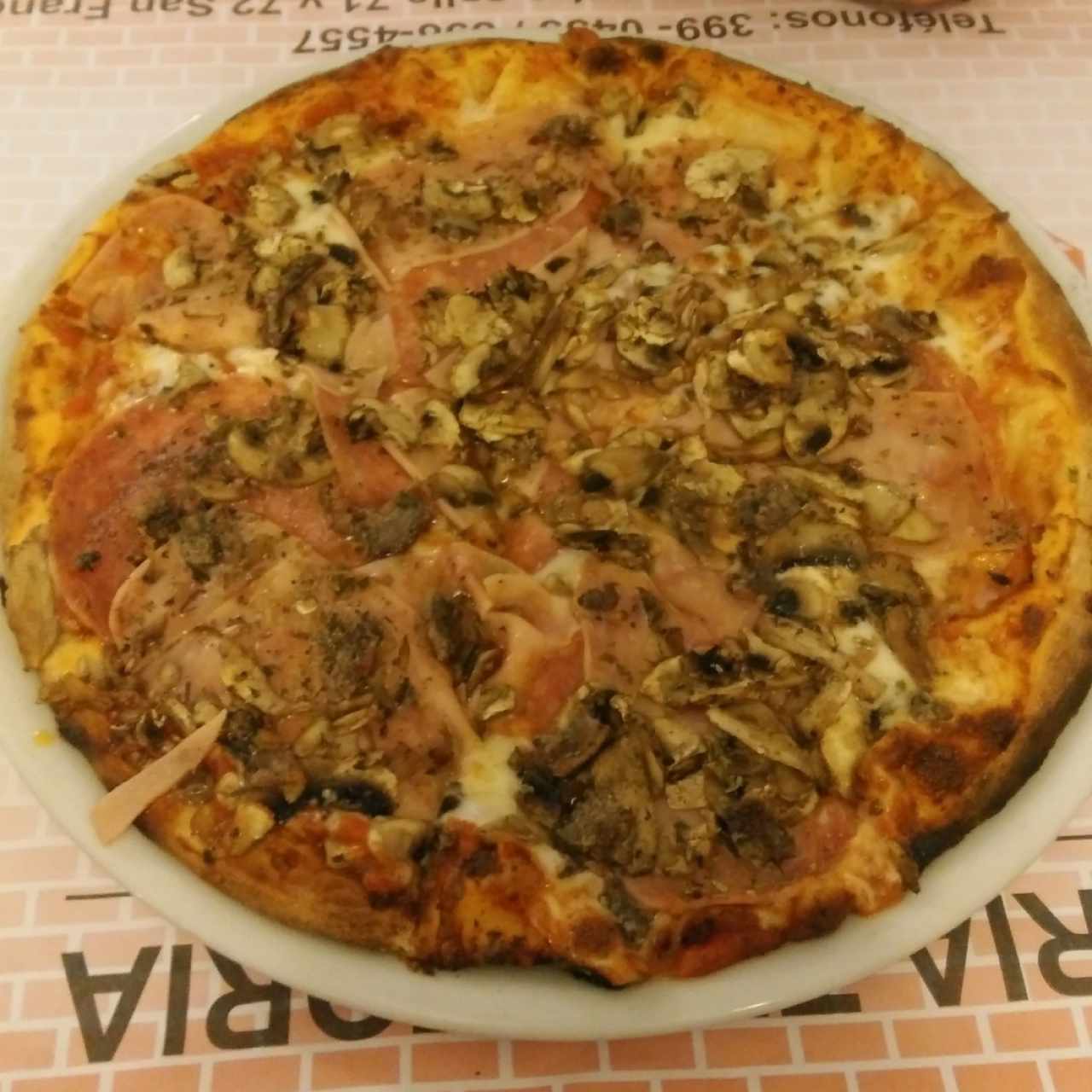Pizza Capricciosa.