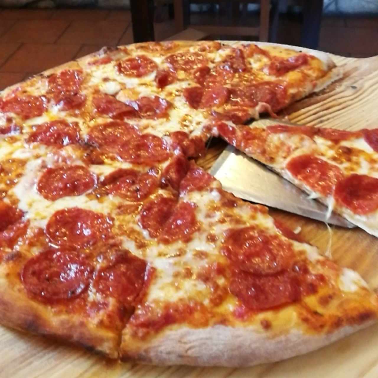Pizza con pepperoni americano, tamaño individual
