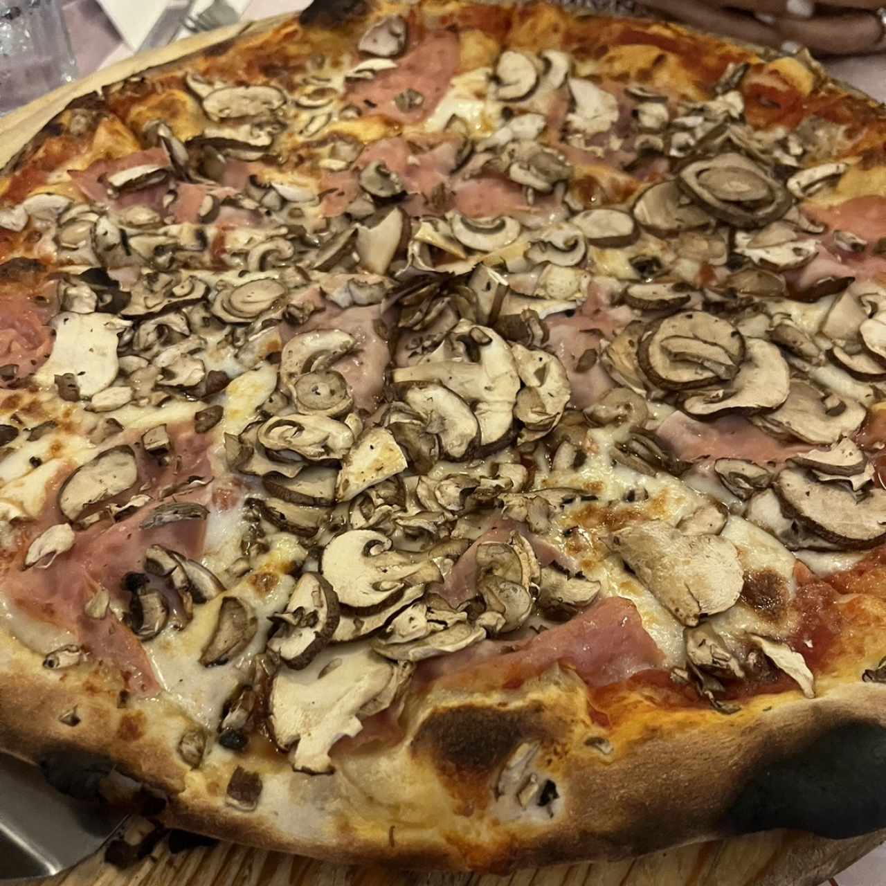 Pizza con jamón y hongos , tamaño familiar