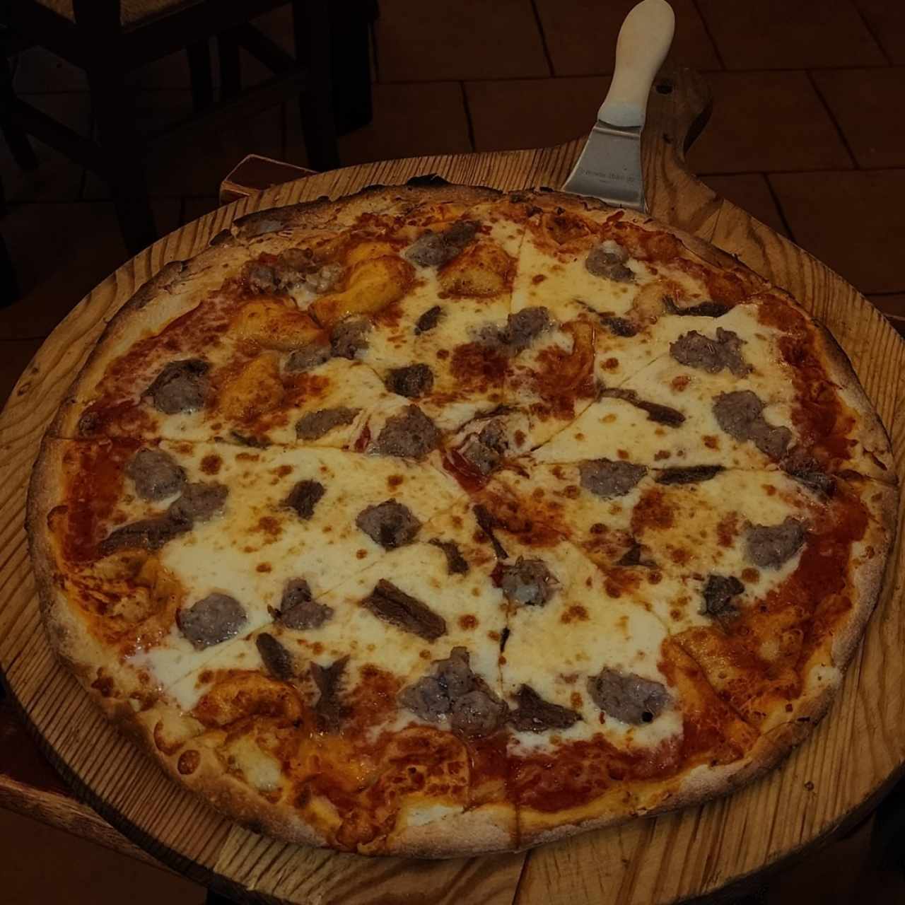 Pizza salsiccia italiana, tamaño familiar con anchoas