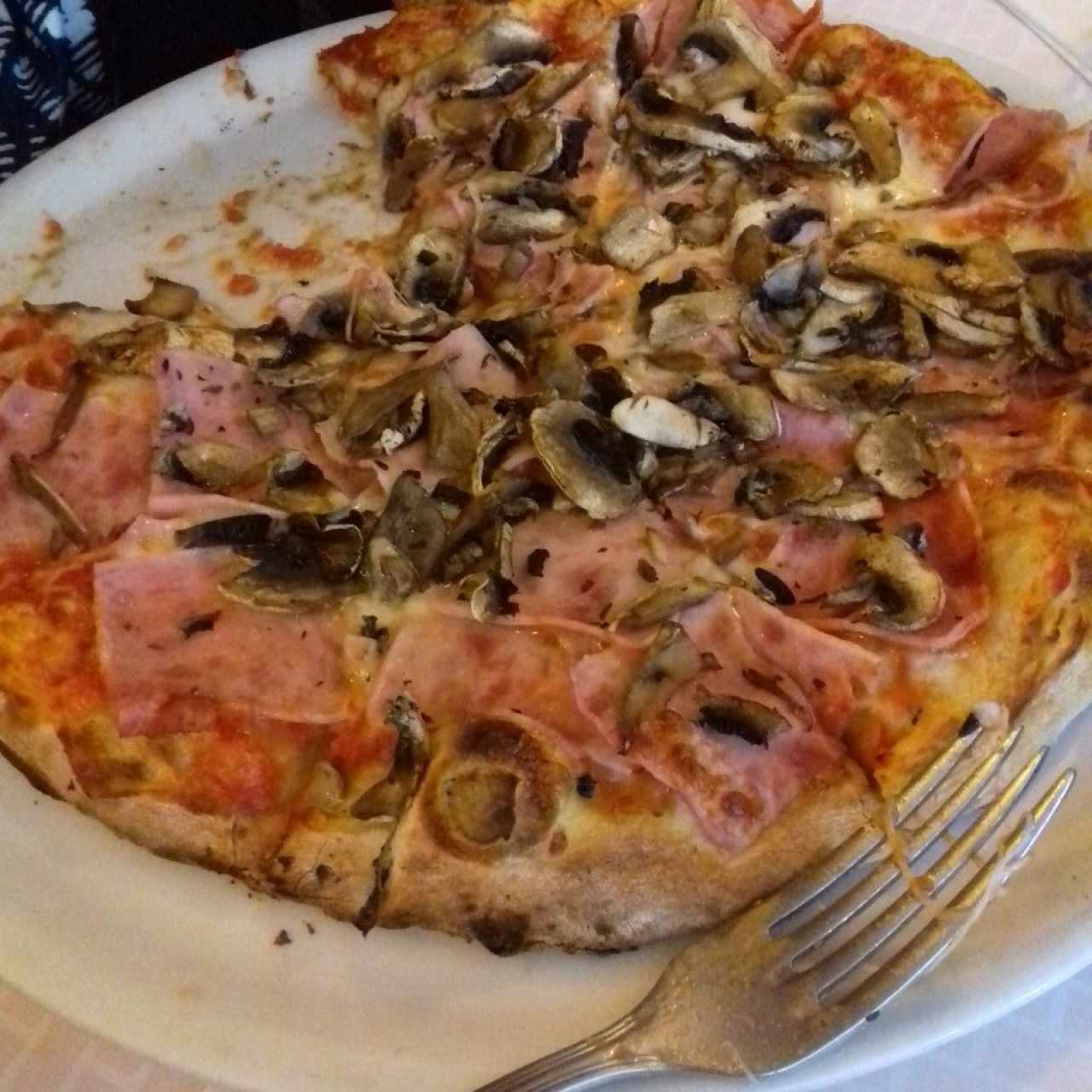 Pizza Jamón con Hongos 