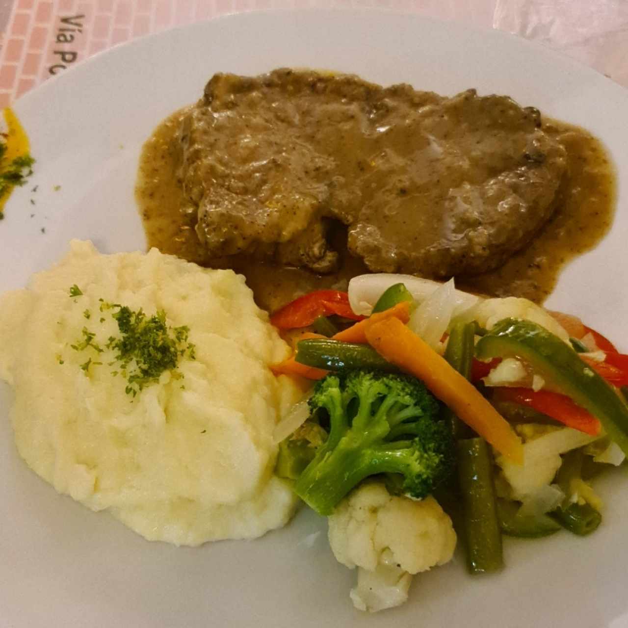 Filete de res a la pimienta negra