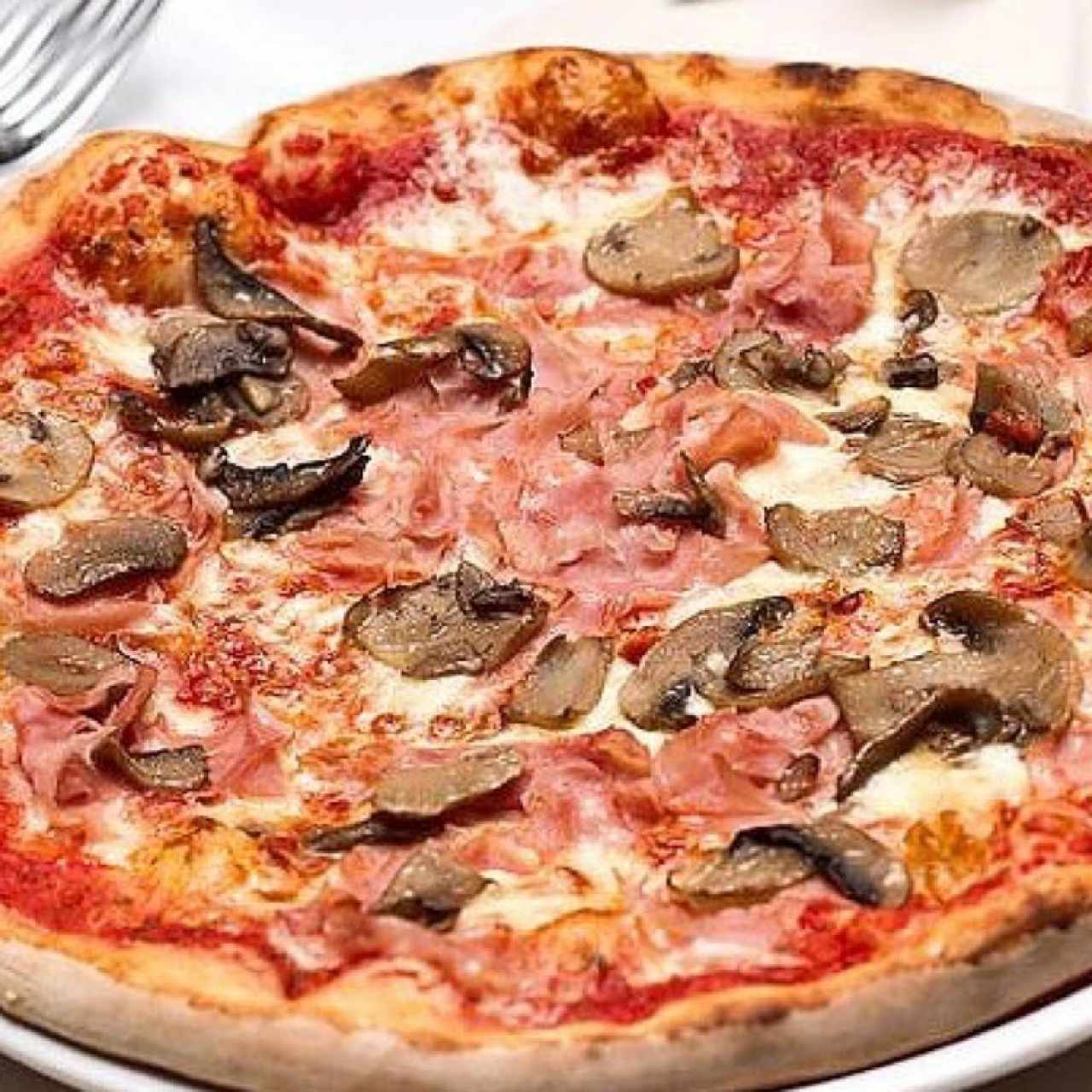 Pizza Prosciutto & Funghi