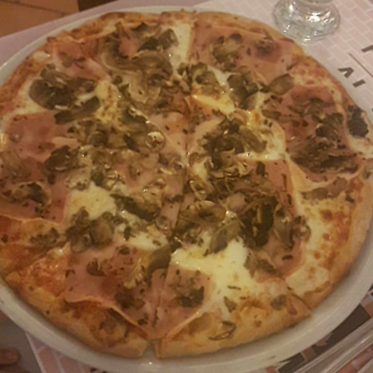 Pizza de hongos y jamon