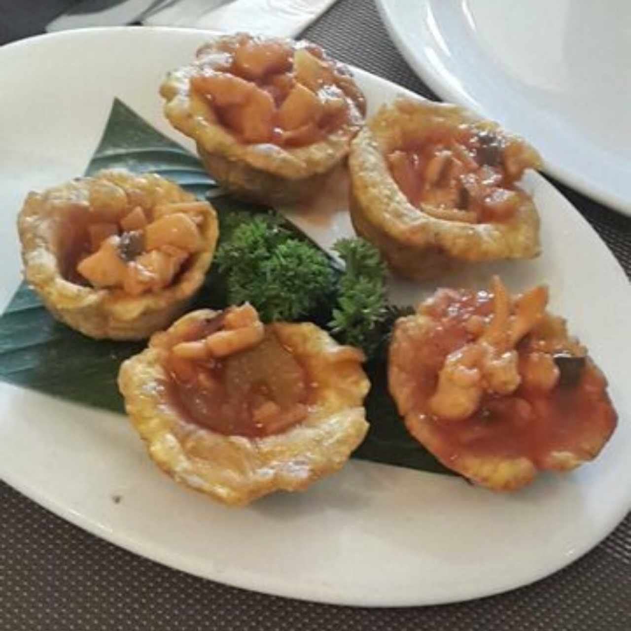 Patacones rellenos de mariscos