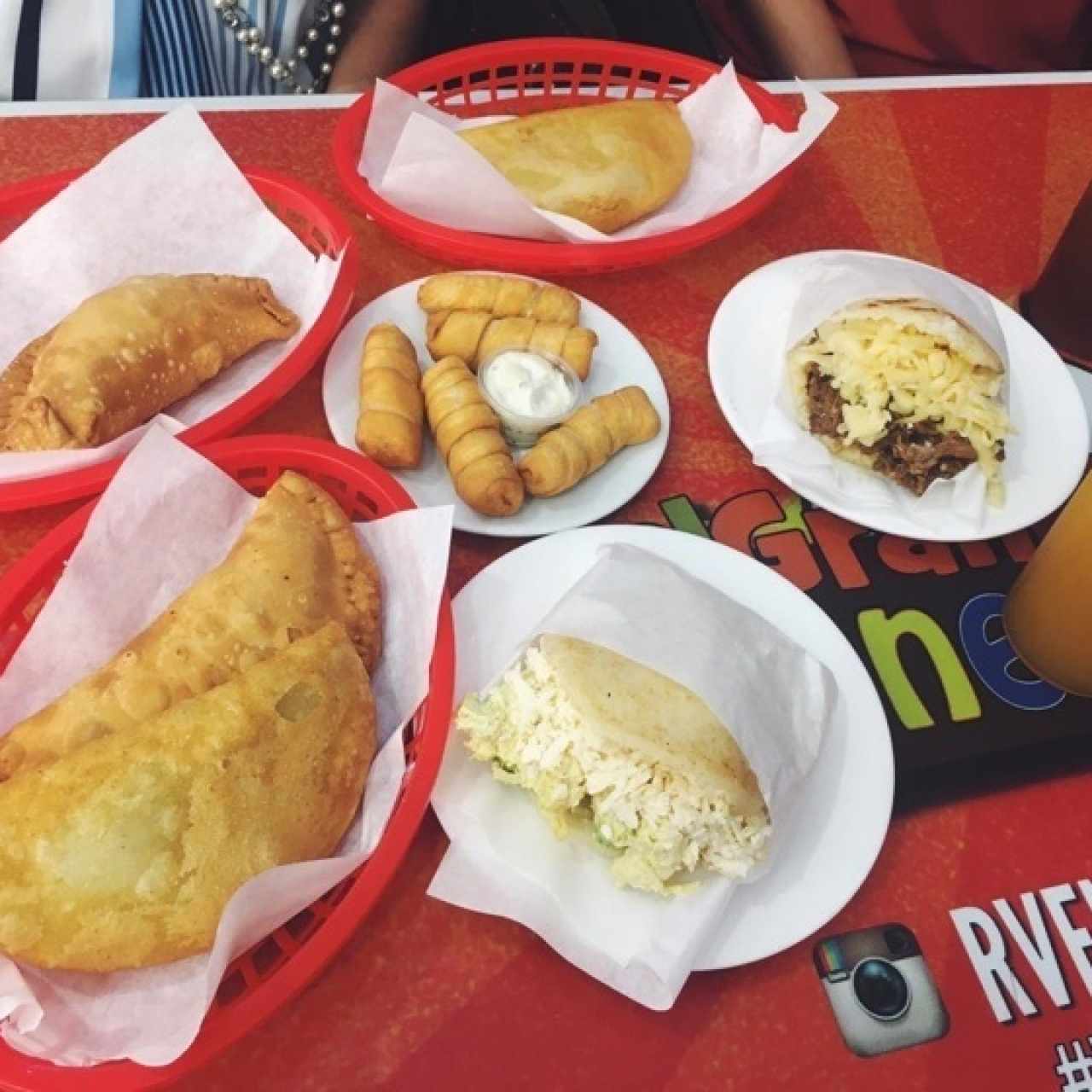 Empanadas, arepas, pastelitos y tequenos!