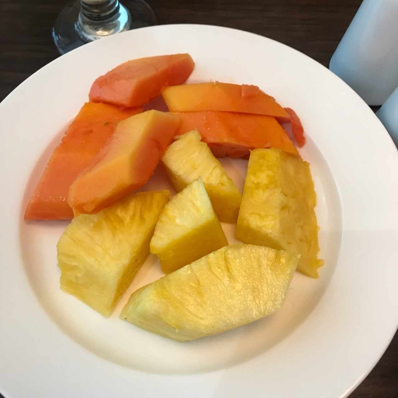 plato de frutas del buffet