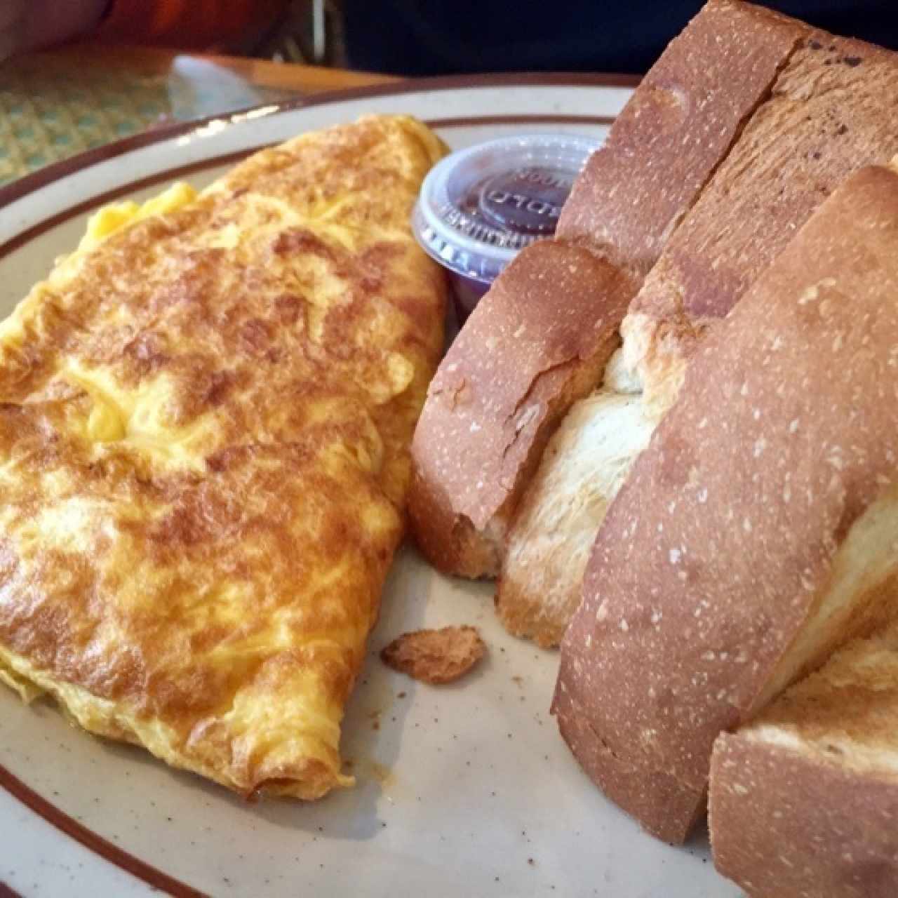 Omelette de huevo con jamón