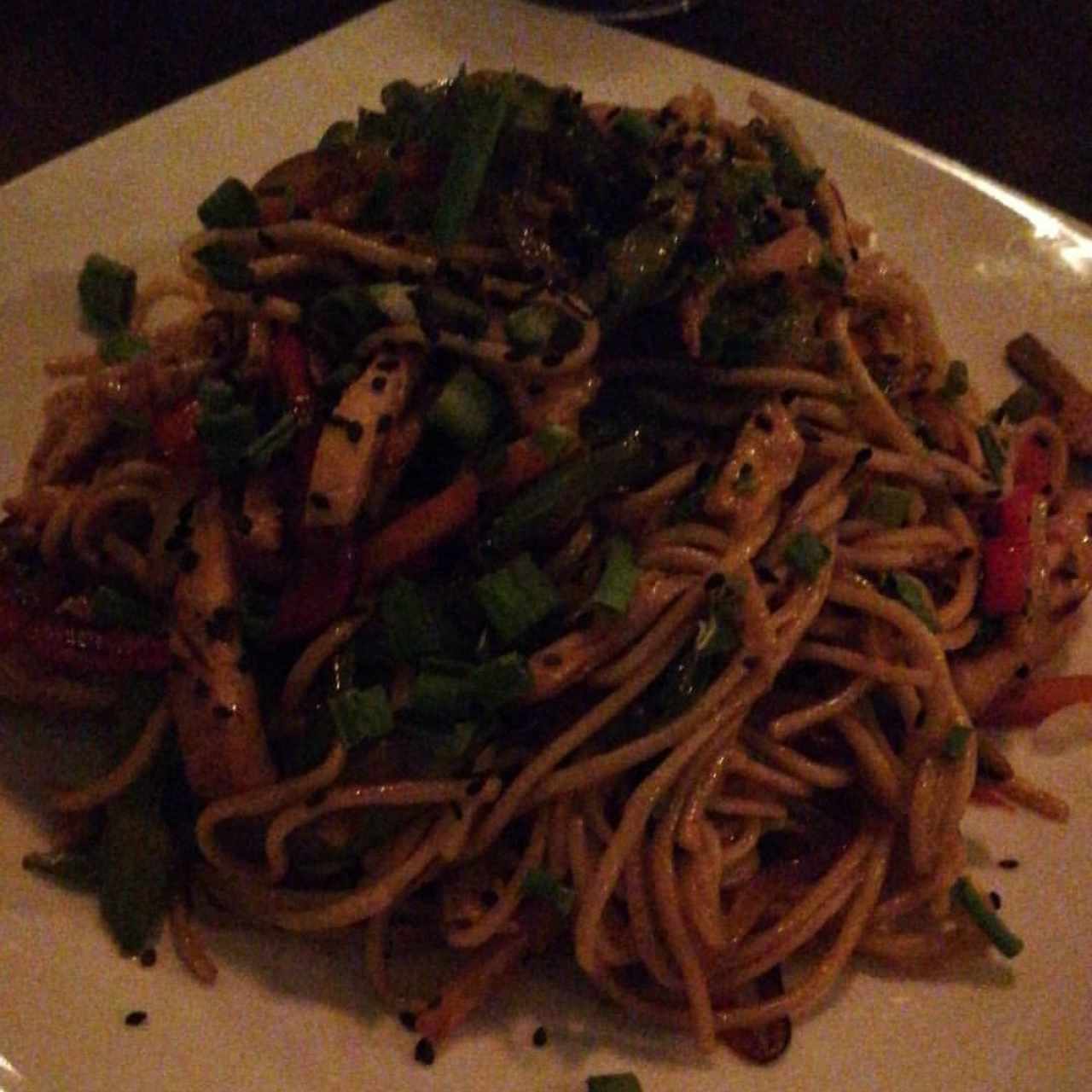 chow mein de pollo