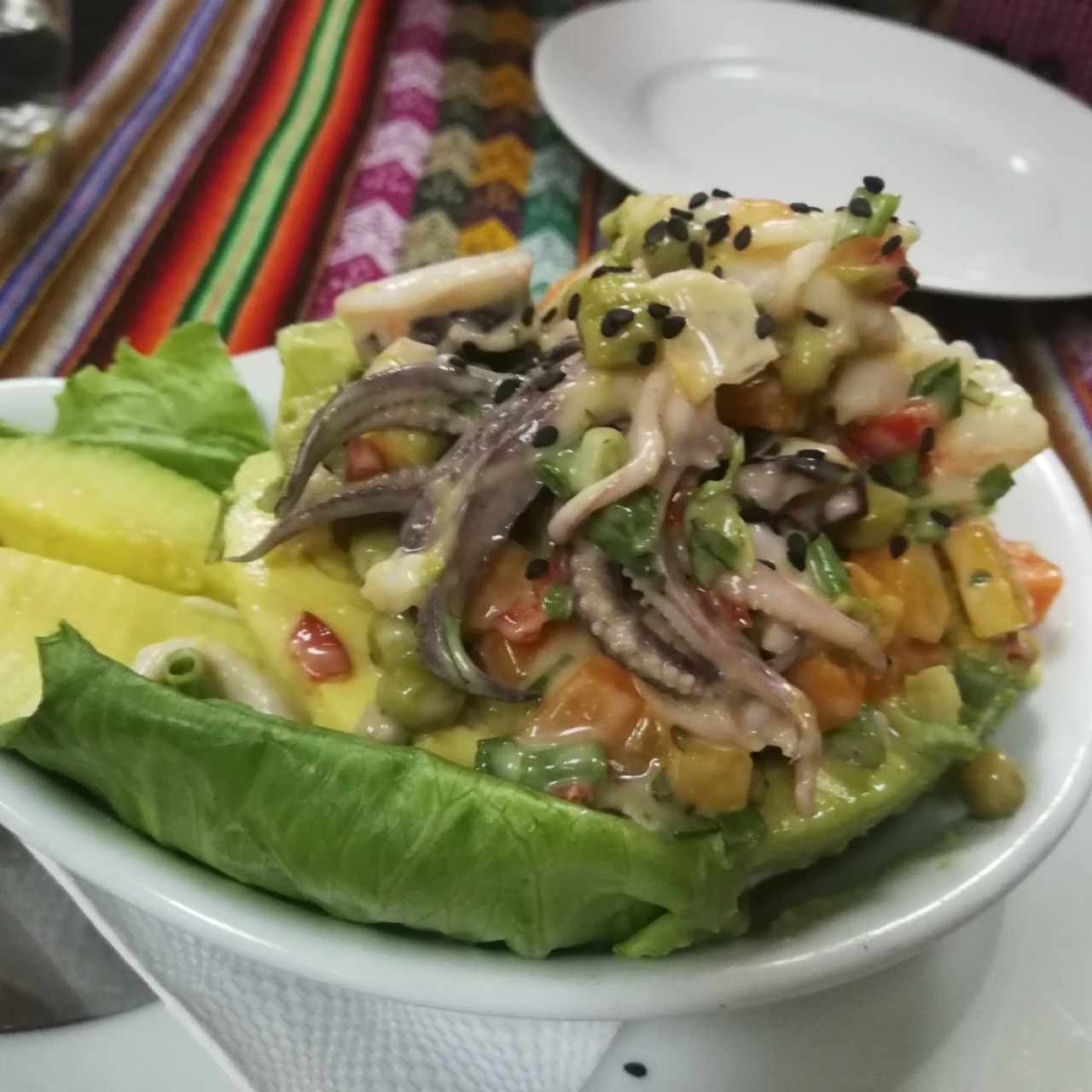 aguacate relleno de marisco