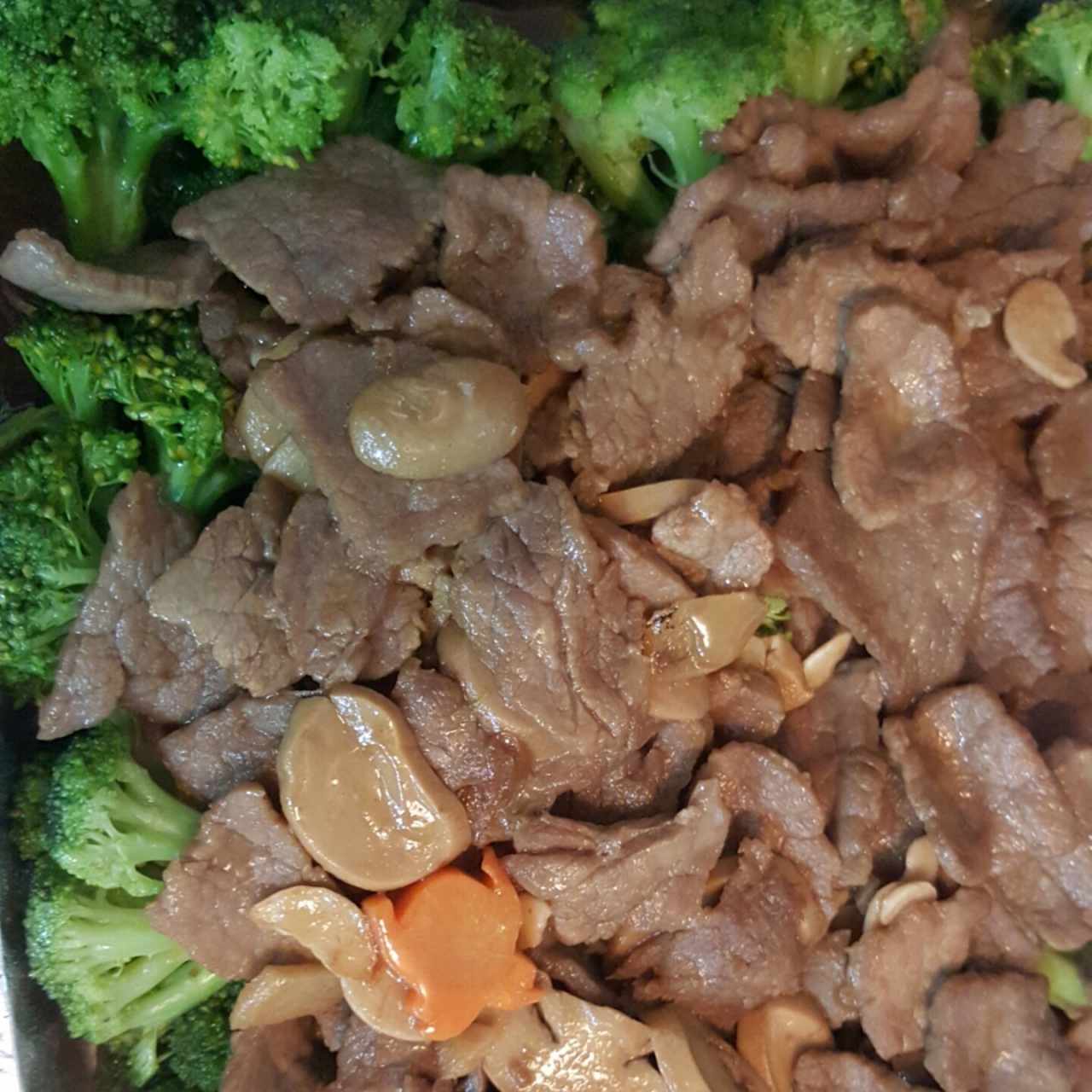 filete de carne con brocoli