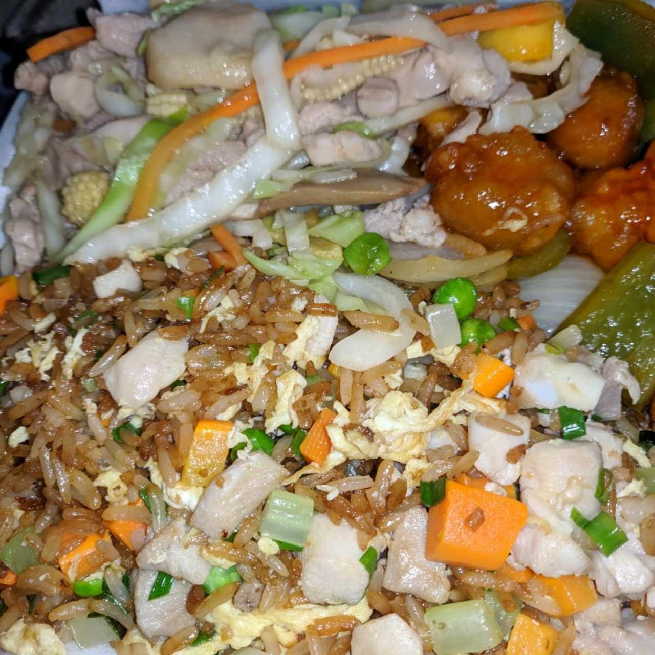 arroz frito, gallina y costillas agridulce