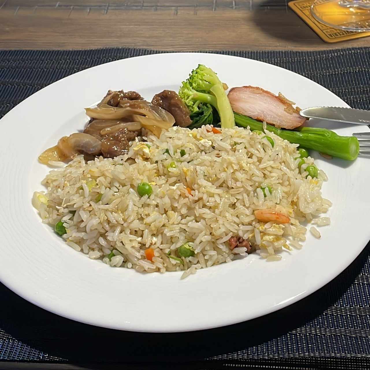 Arroz yun chao y carne zisling.