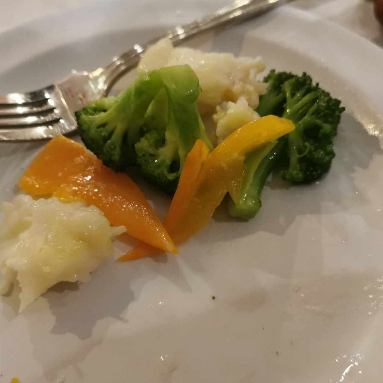 Langosta con brócoli y zanahoria 👍😋💯✔️