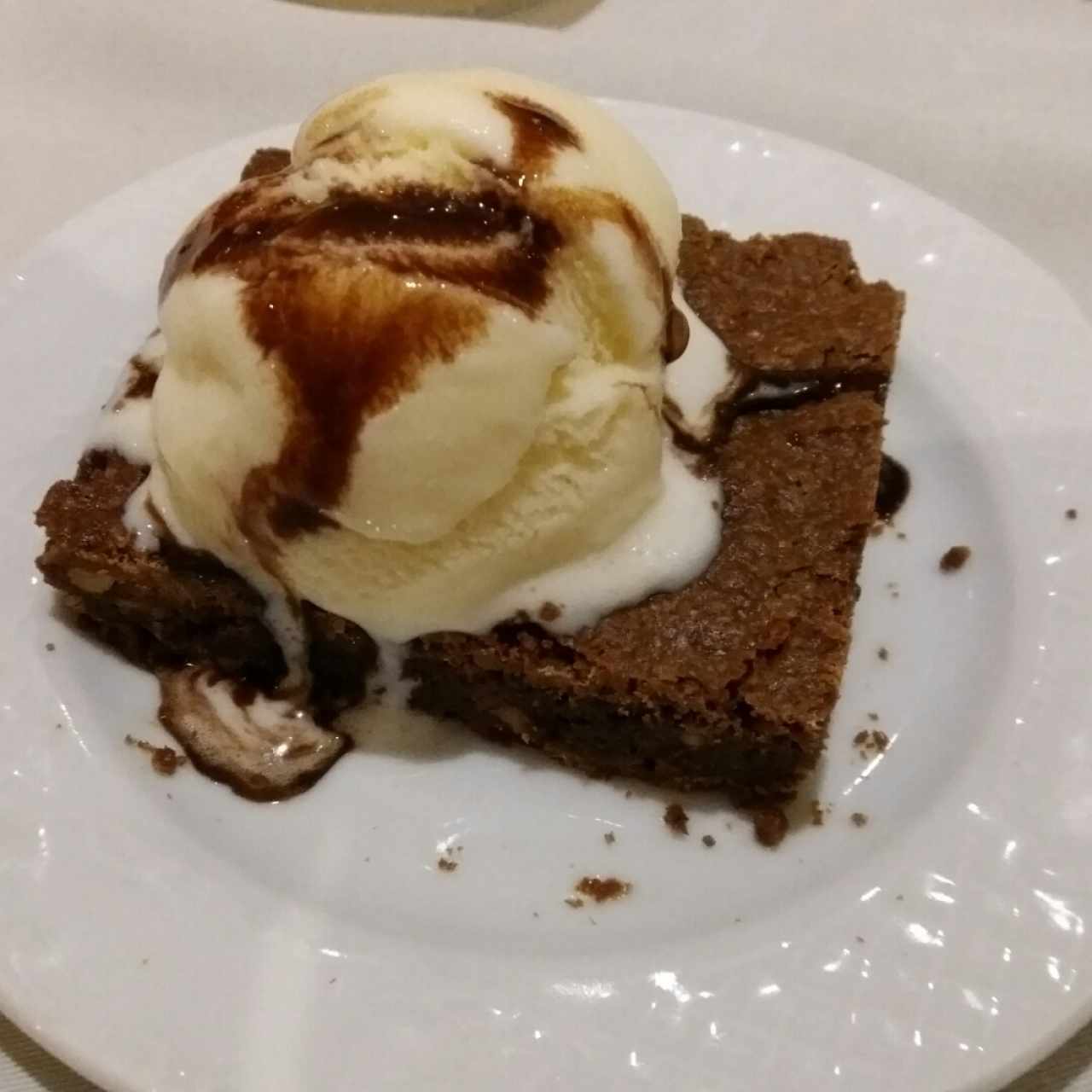 Brownie con helado